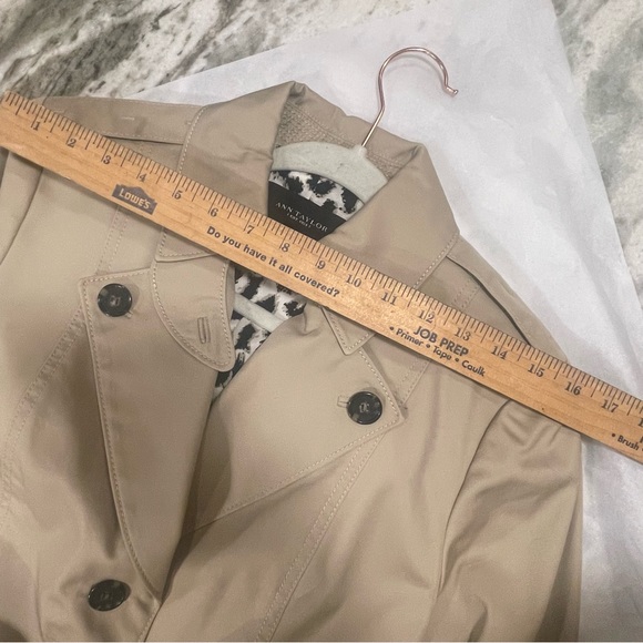 ANN TAYLOR! Sz: Small. Beige Trench-coat. Excellent Condition, impressive - Picture 6 of 9